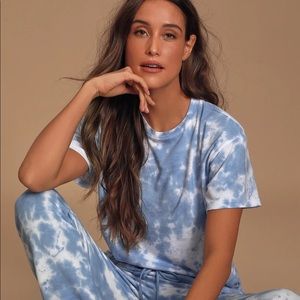 🦋Light Blue Tie-Dye Tee final price